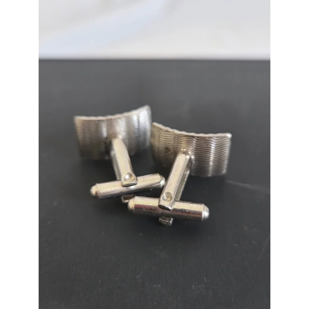 Vintage Silver Tone Textured Scalloped Edge Curved Rectangular Cufflinks